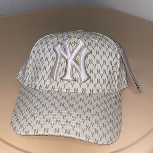 Adult cream NY cap